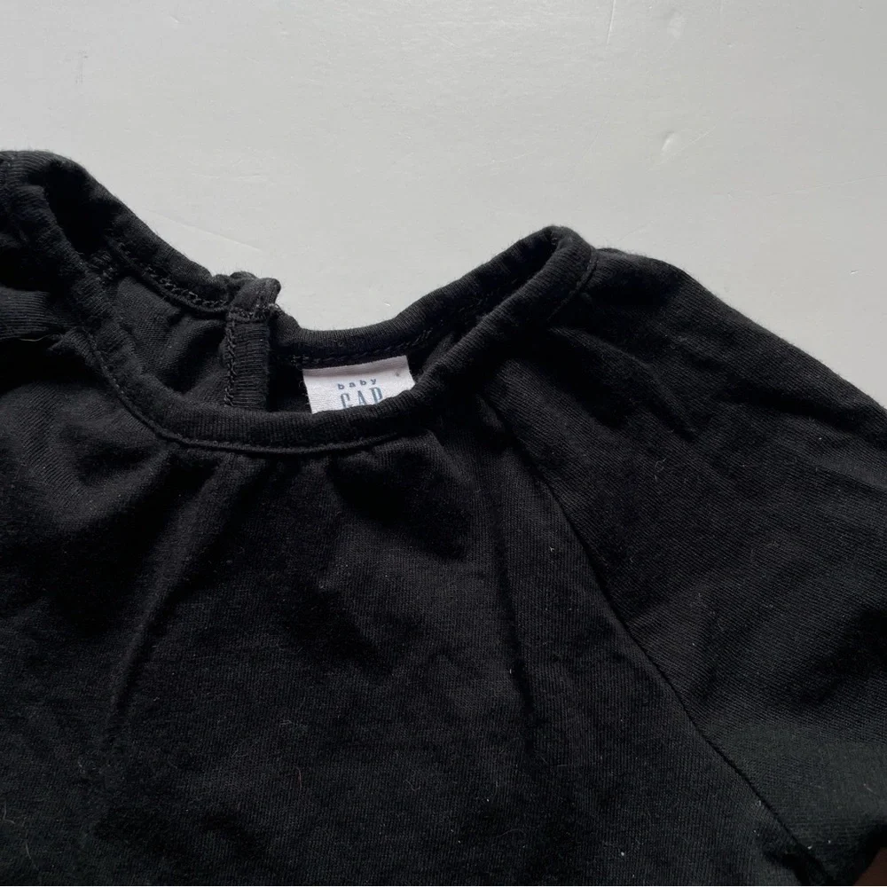 GAP Black floral peplum Top
